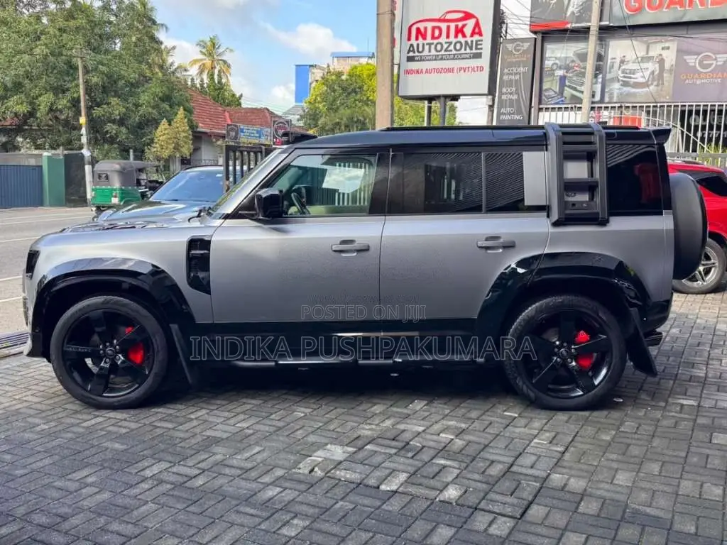 Land-Rover Defender P300 HSE URBAN 2023 SUV Unregistered (Recondition)