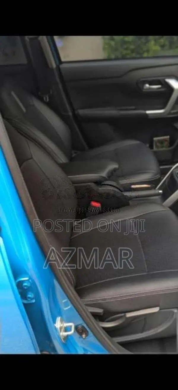 Toyota Raize 2025 SUV (Used)