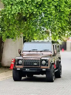 Land-Rover Defender Puma 2.2 2015 SUV (Used)