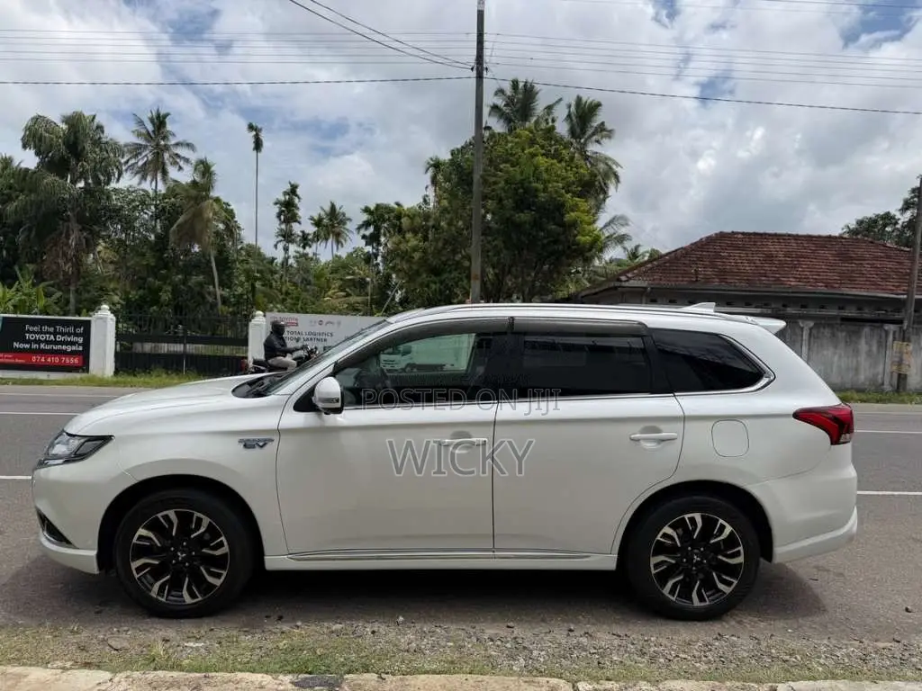 Mitsubishi Outlander 2016 SUV (Used)