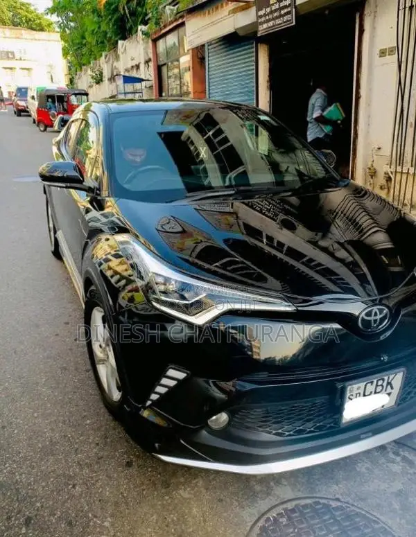 Toyota CHR 2018 SUV (Used)