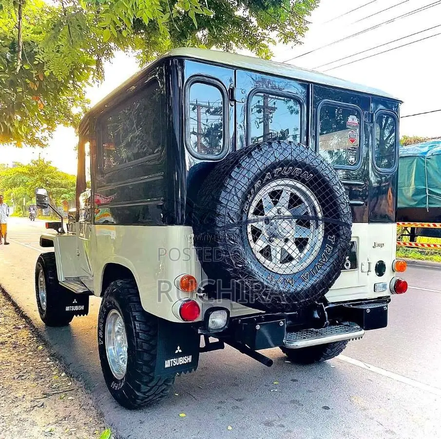 Mitsubishi 4DR 1977 SUV (Used)