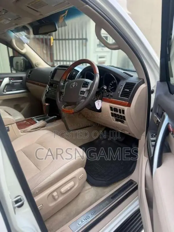Toyota Land Cruiser 2015 SUV (Used)