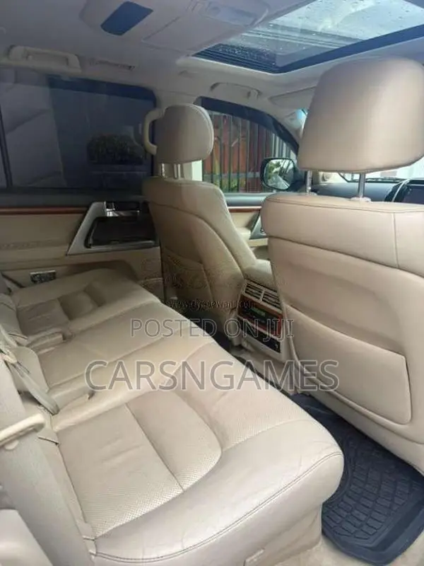 Toyota Land Cruiser 2015 SUV (Used)