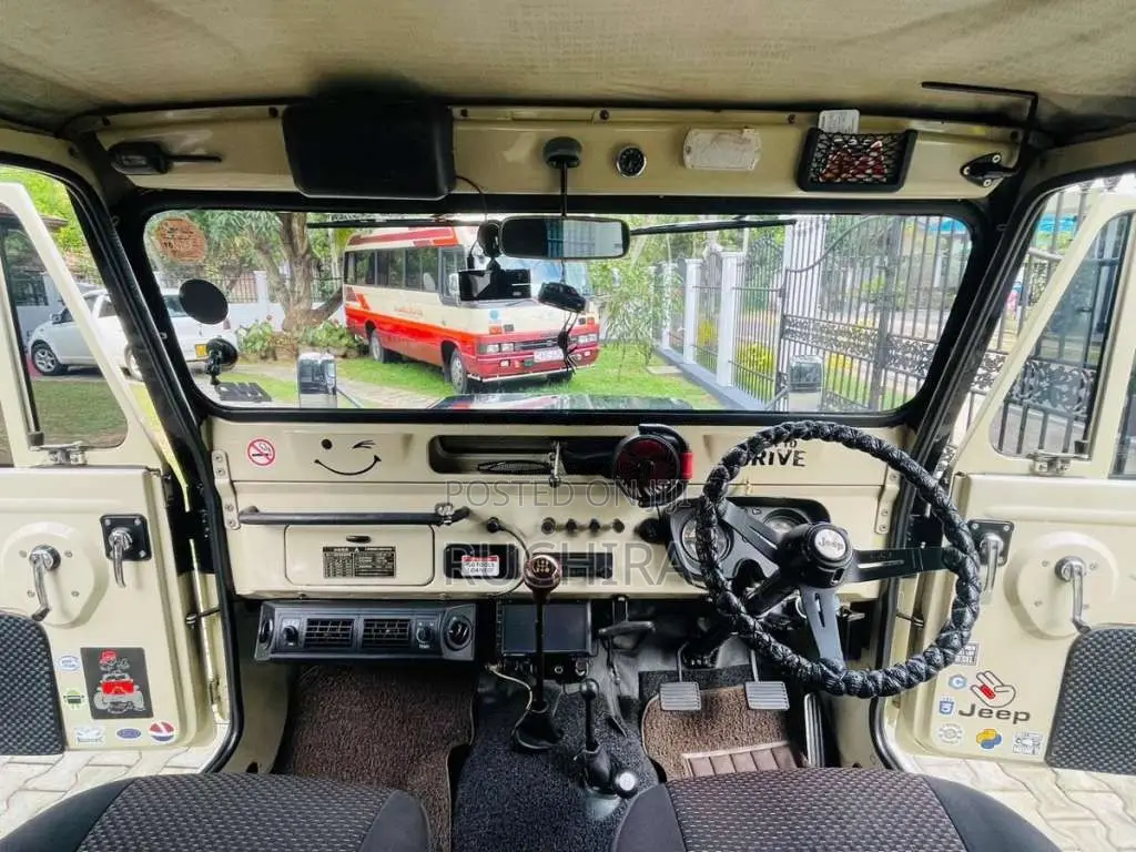 Mitsubishi 4DR 1977 SUV (Used)