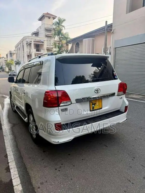 Toyota Land Cruiser 2015 SUV (Used)