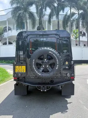 Land-Rover Defender 2015 SUV (Used)