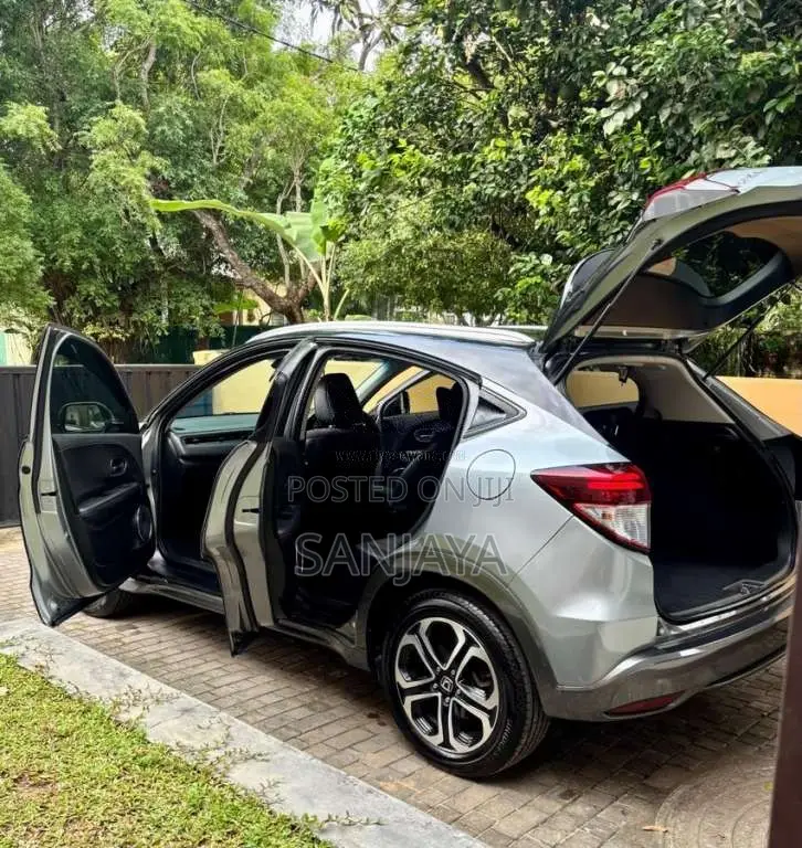 Honda Vezel 2015 SUV (Used)