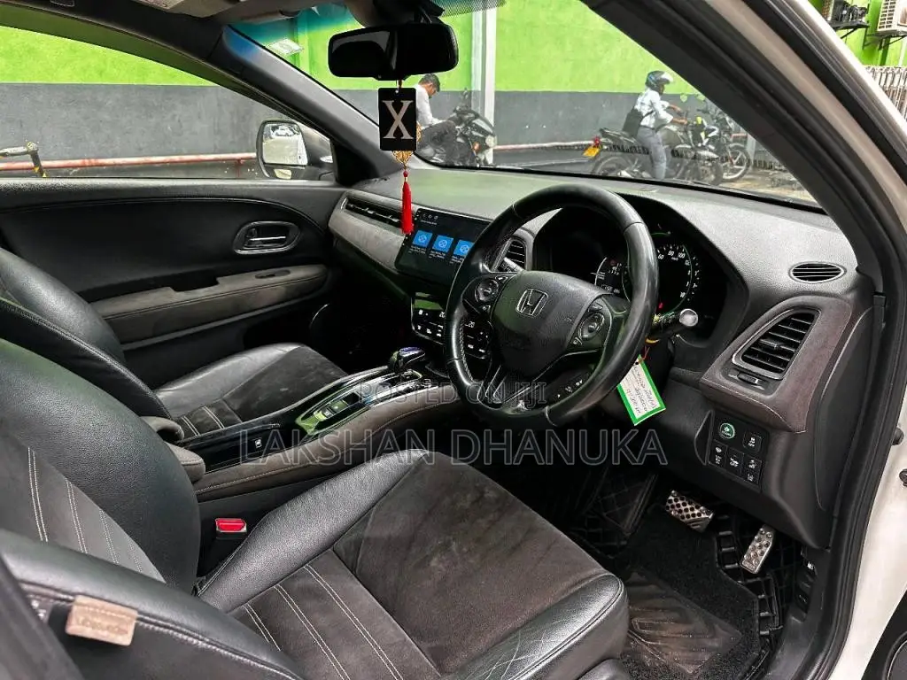 Honda Vezel Rs 2017 SUV (Used)