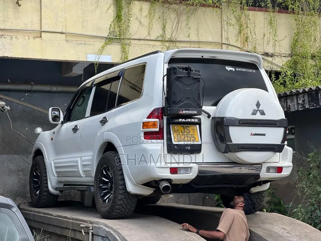 Mitsubishi Montero V6 2001 SUV (Used)