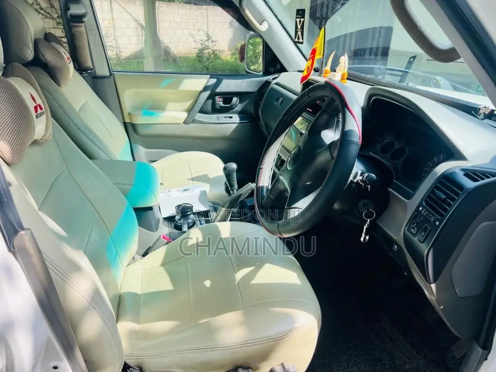 Mitsubishi Montero V6 2001 SUV (Used)