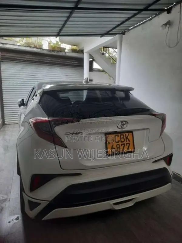 Toyota CHR NGX 10 2018 SUV (Used)