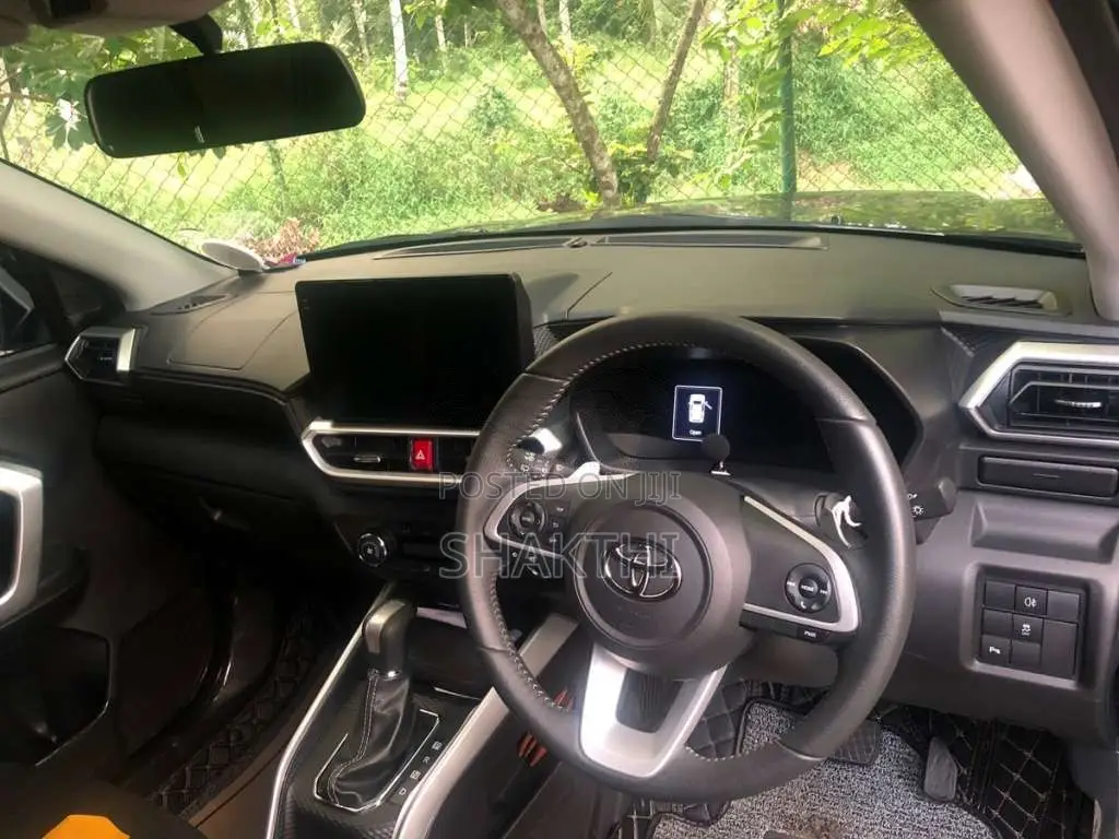 Toyota Raize 2025 SUV (Used)