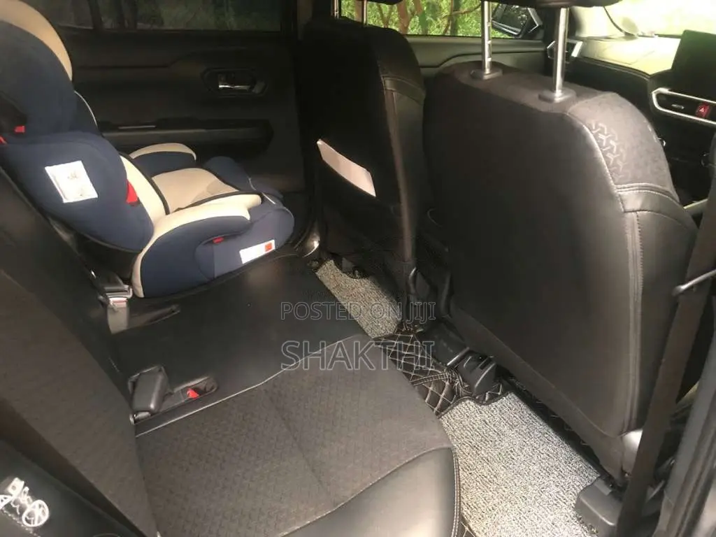 Toyota Raize 2025 SUV (Used)