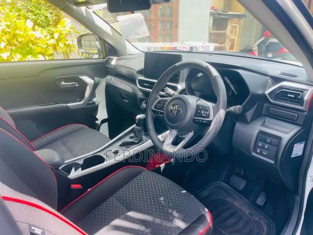 Toyota Raize Hybrid 2025 SUV Unregistered (Recondition)
