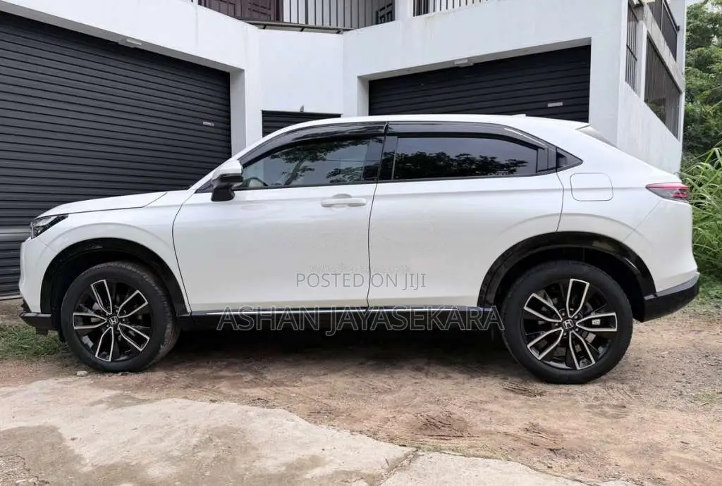 Honda Vezel Z Premium 10Spk 4way 2025 SUV (Used)