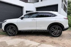 Honda Vezel Z Premium 10Spk 4way 2025 SUV (Used)