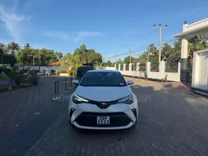 Toyota CHR 2023 SUV (Used)
