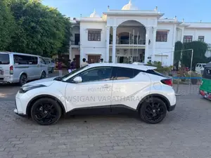 Toyota CHR 2023 SUV (Used)