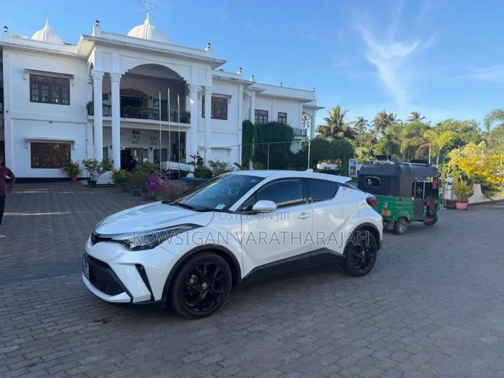 Toyota CHR 2023 SUV (Used)