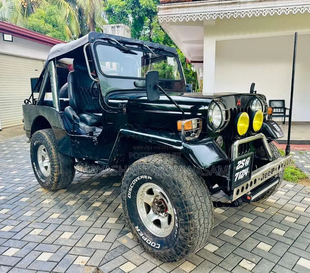 Mitsubishi 4DR5 Safari 1970 SUV (Used)