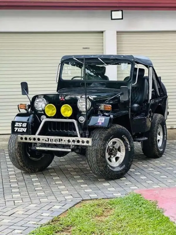 Mitsubishi 4DR5 Safari 1970 SUV (Used)