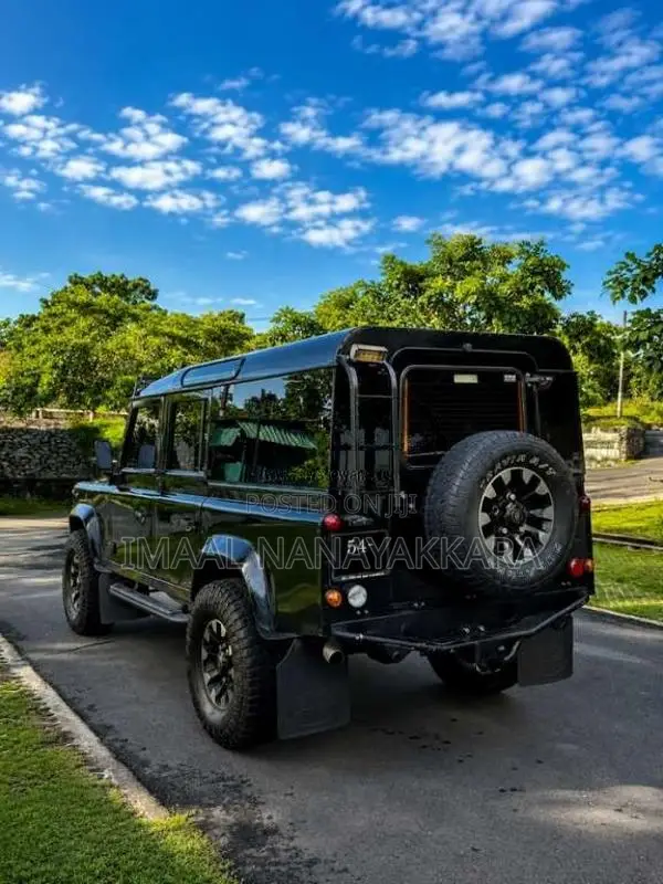 Land-Rover Defender 2016 SUV (Used)