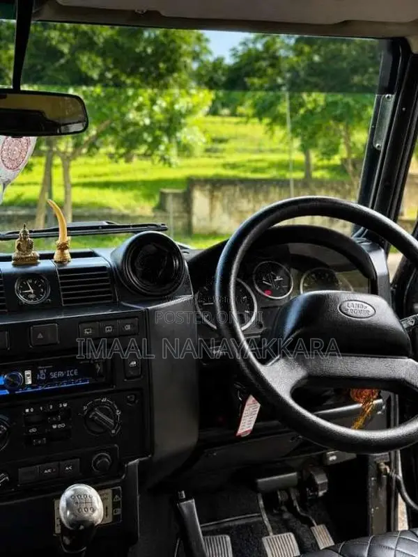 Land-Rover Defender 2016 SUV (Used)