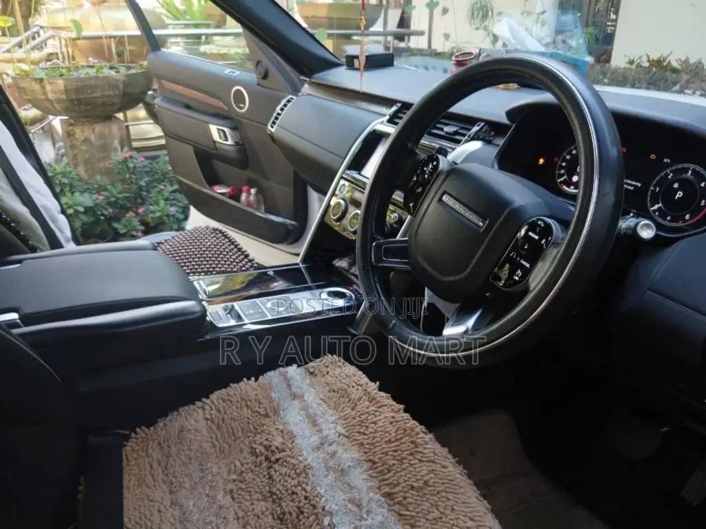 Land-Rover Discovery 5 2019 SUV (Used)
