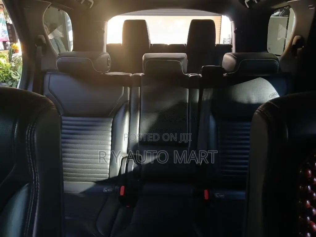 Land-Rover Discovery 5 2019 SUV (Used)