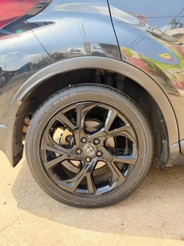 Toyota CHR NGX 10 2020 SUV (Used)