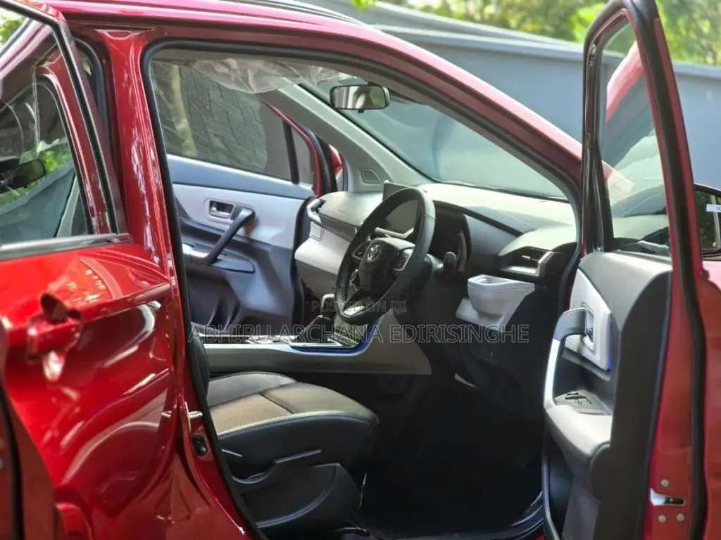 Toyota Veloz 2024 SUV (Used)
