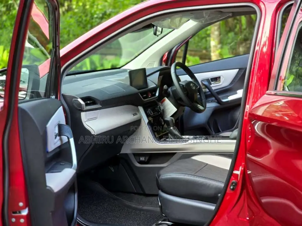 Toyota Veloz 2024 SUV (Used)