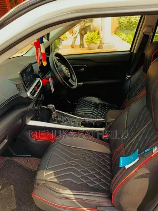 Toyota Raize 2025 SUV (Used)