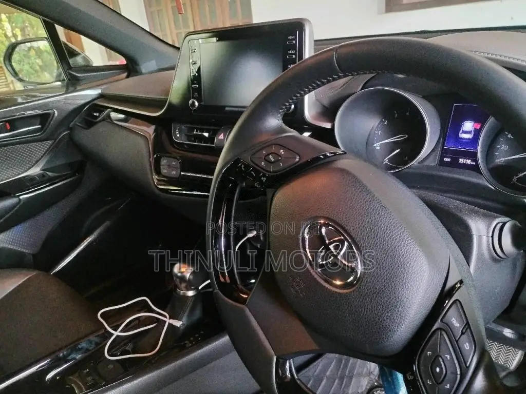 Toyota Chr 2019 SUV (Used)