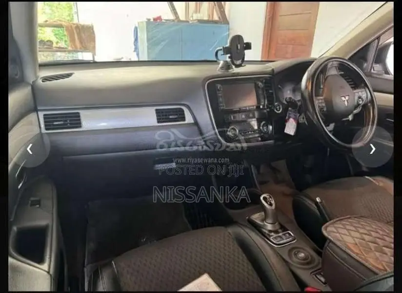 Mitsubishi Outlander PHEV 2015 SUV (Used)