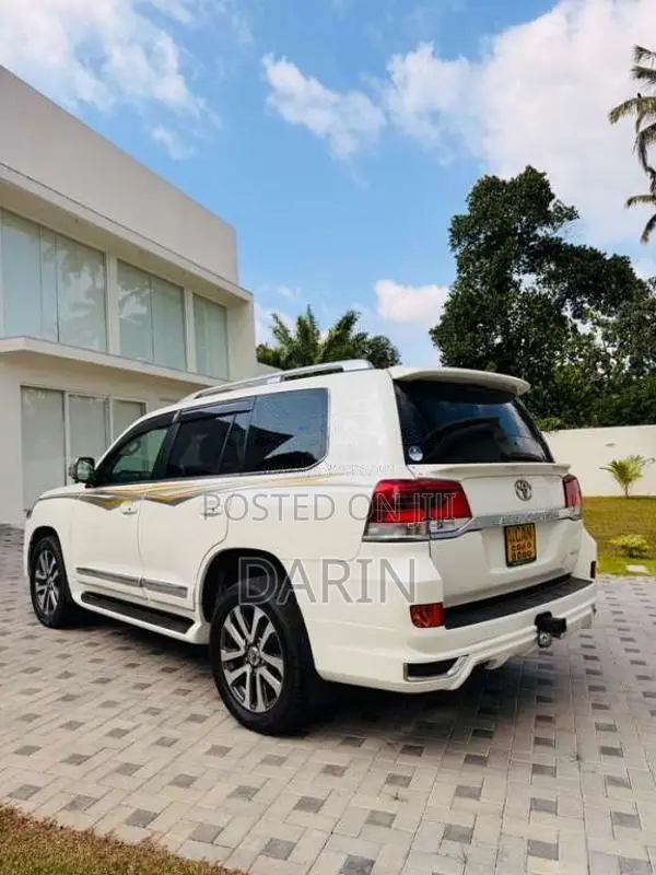 Toyota Land Cruiser Sahara V8 2016 SUV (Used)