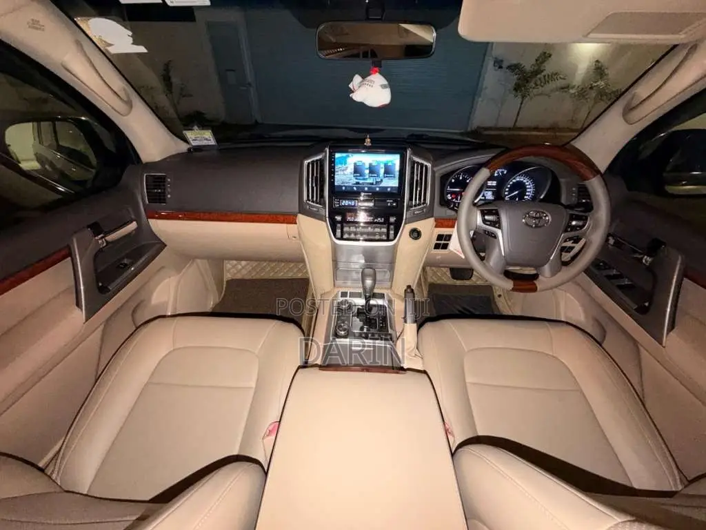 Toyota Land Cruiser Sahara V8 2016 SUV (Used)