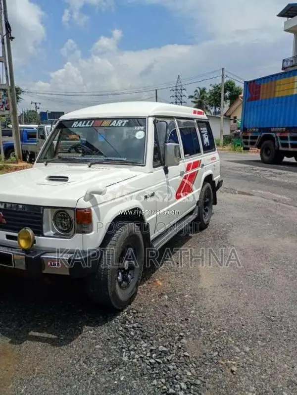 Mitsubishi Pajero 1990 SUV (Used)