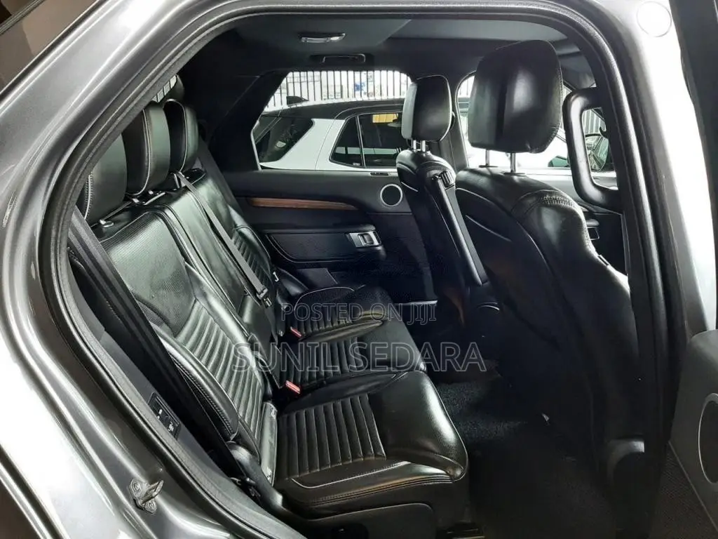 Land-Rover Discovery 2019 SUV (Used)