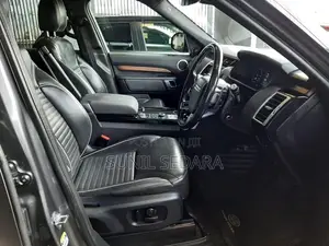 Land-Rover Discovery 2019 SUV (Used)