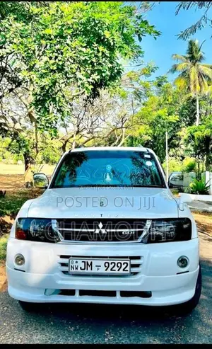 Mitsubishi Montero V6 2002 SUV (Used)