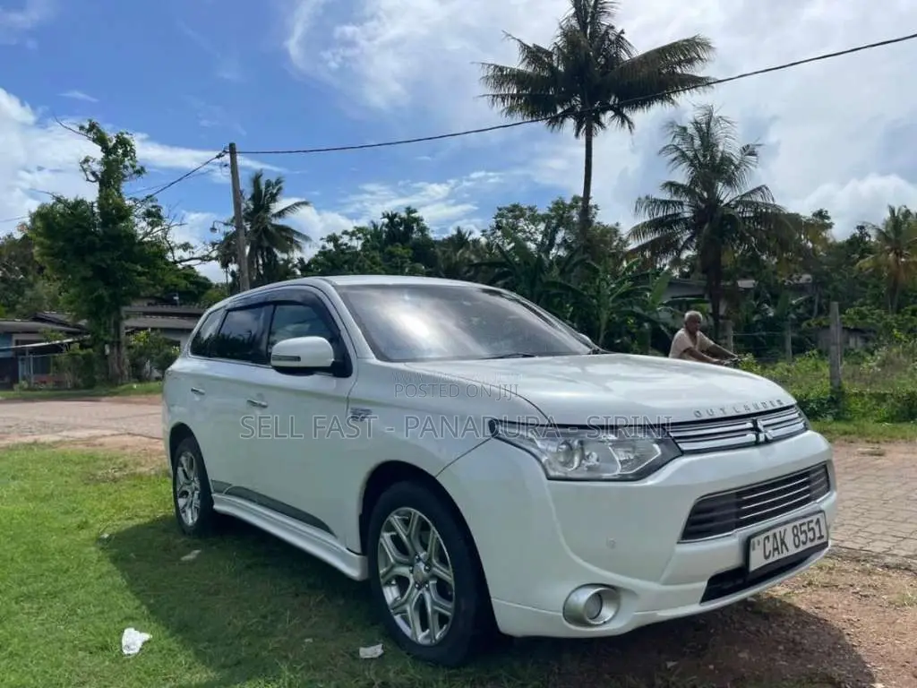 Mitsubishi Outlander PHEV 2013 SUV (Used)