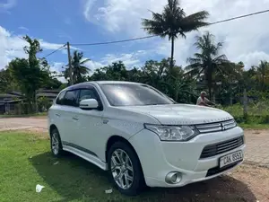 Mitsubishi Outlander PHEV 2013 SUV (Used)
