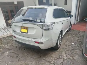 Mitsubishi OutlanderPHEV 2014 SUV (Used)