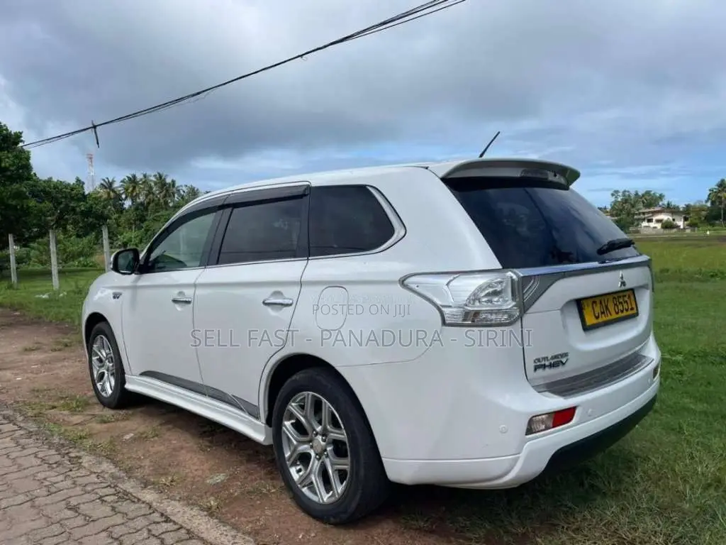Mitsubishi Outlander PHEV 2013 SUV (Used)