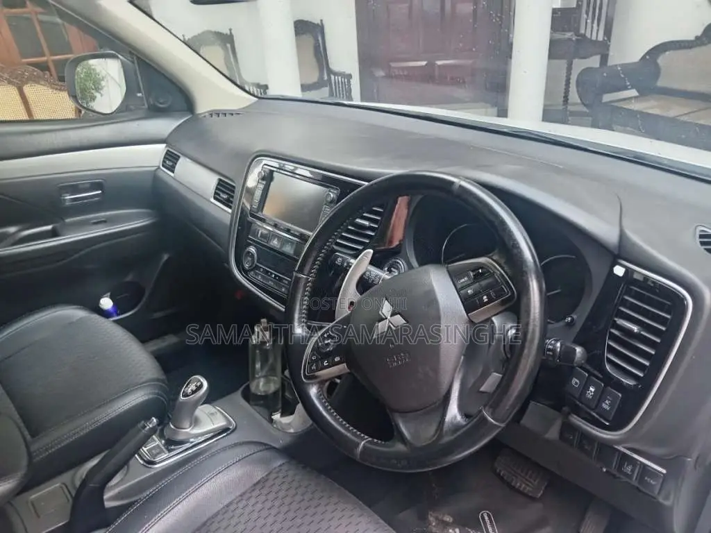 Mitsubishi OutlanderPHEV 2014 SUV (Used)