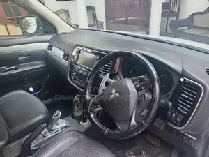 Mitsubishi OutlanderPHEV 2014 SUV (Used)