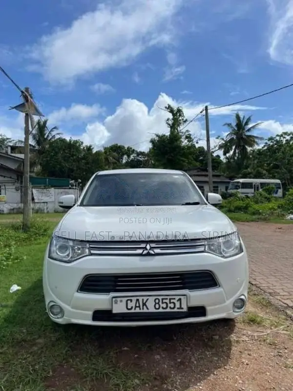 Mitsubishi Outlander PHEV 2013 SUV (Used)