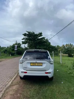 Mitsubishi Outlander PHEV 2013 SUV (Used)